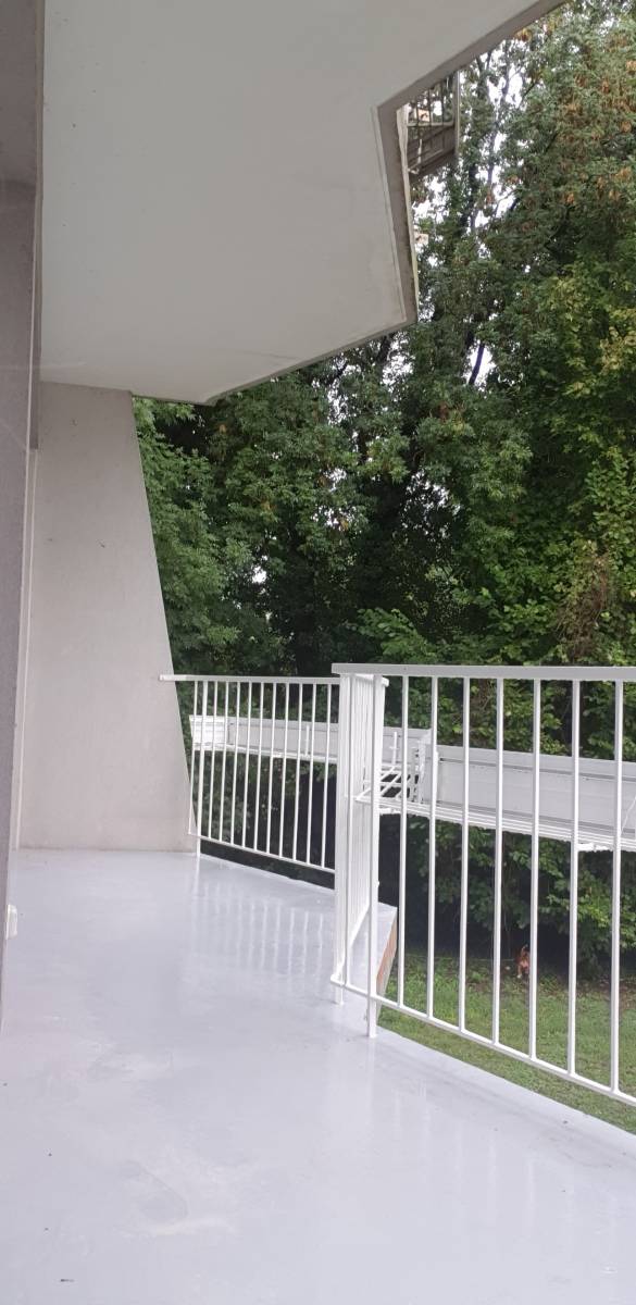 Balcon traitement du sol et du garde-corps