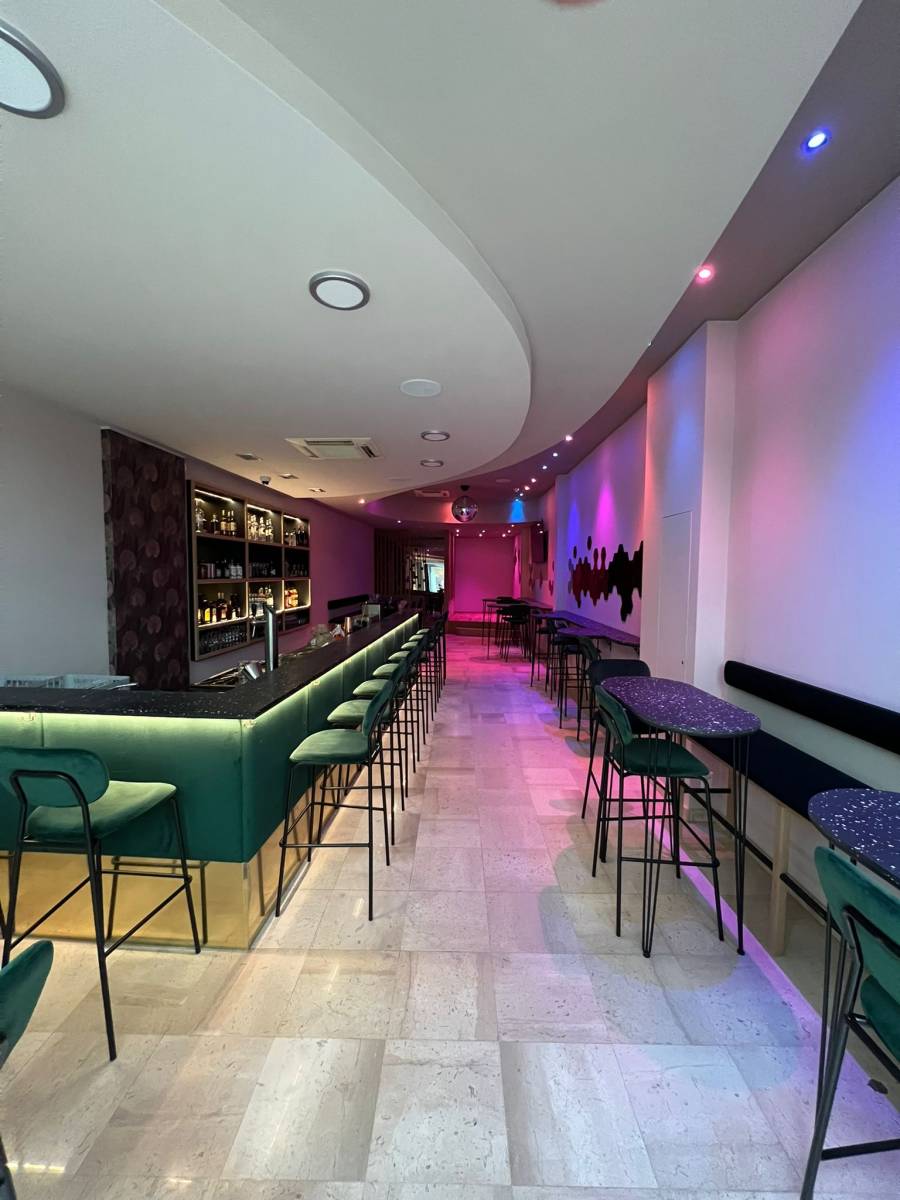 Travaux de rénovation d'un bar d'ambiance