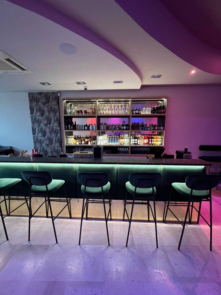 Travaux de rénovation d'un bar d'ambiance