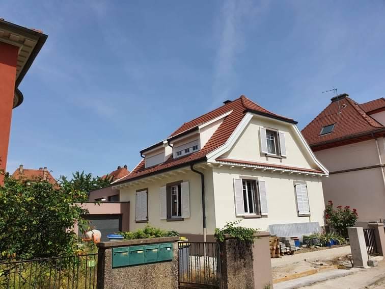 Extension d’une maison individuelle à 4 pans à Strasbourg en Alsace.