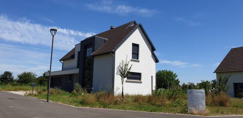 maison individuelle avec élément cubique en alsace