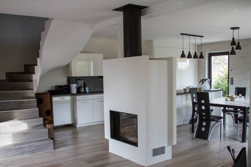 cheminée centrale à double foyer