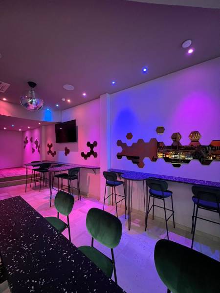 Travaux de rénovation d'un bar d'ambiance