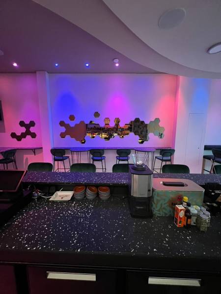 Travaux de rénovation d'un bar d'ambiance