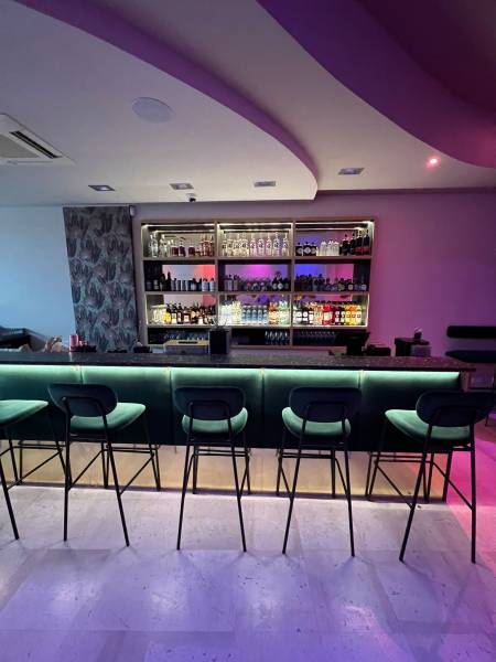 Travaux de rénovation d'un bar d'ambiance
